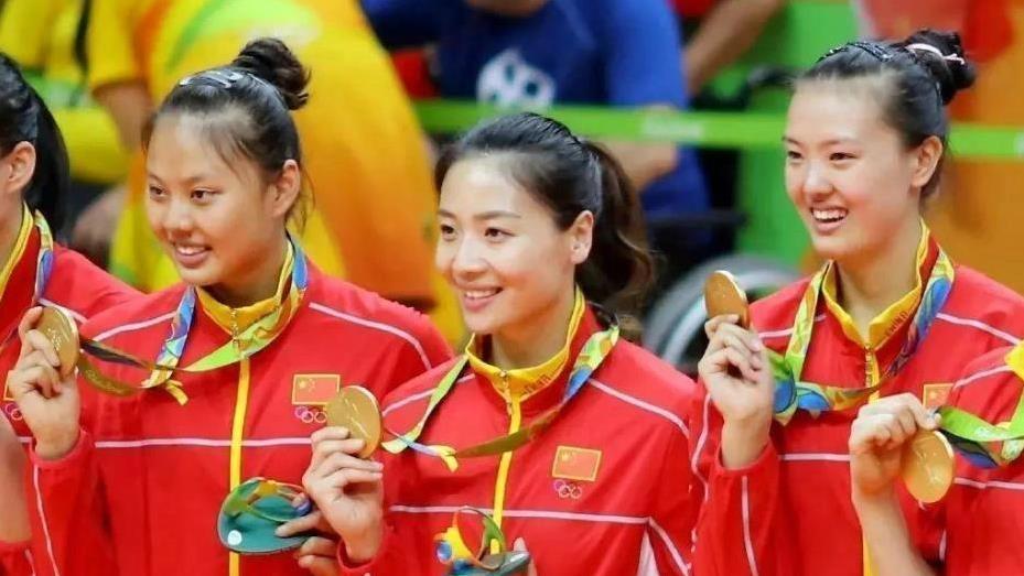 还爱她的笑, 友顶住压力 还爱她的笑, 友顶住压力