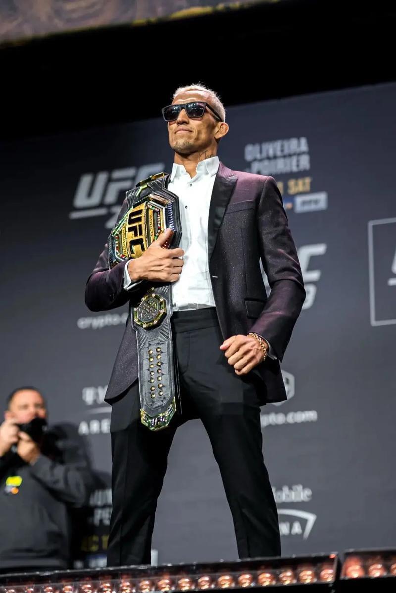 被TKO, 奥利维拉制